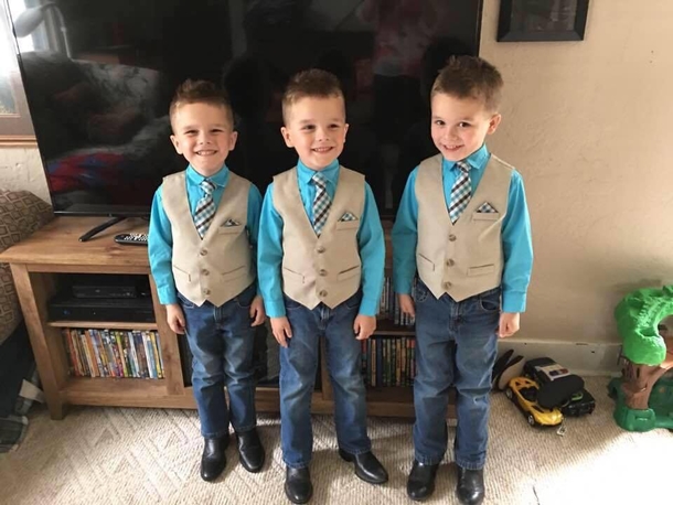 Struggling grandma raising triplets by herself comes across a note and $300 on the table - picture 2