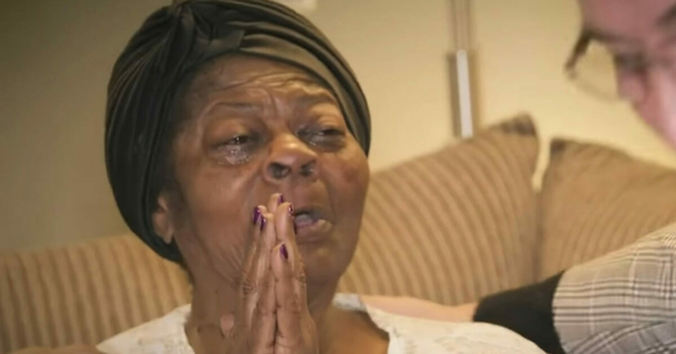 Struggling great grandmother raises 6 kids alone, left in tears when stranger makes change on rent - picture 2