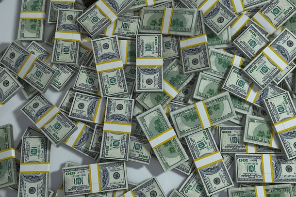 Struggling Mom Wins Lottery For Millions; Donates $700,000 To Her Pastor, But He Ends Up Suing & Winning Much More - picture 2