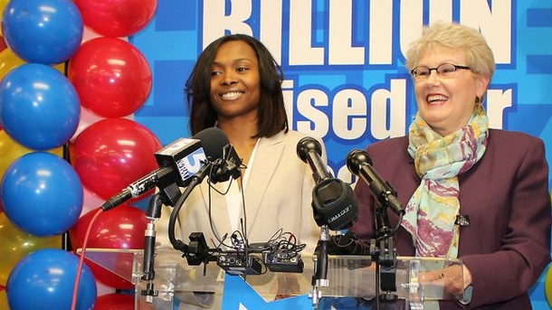 Struggling Mom Wins Lottery For Millions; Donates $700,000 To Her Pastor, But He Ends Up Suing & Winning Much More - picture 4