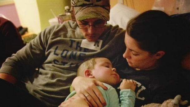 Struggling nurse attempted to be 'Sneaky', mom takes picture letting everyone know shes been caught - picture 2