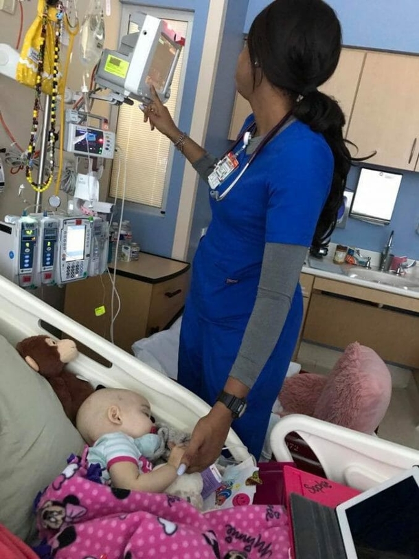Struggling nurse attempted to be 'Sneaky', mom takes picture letting everyone know shes been caught - picture 5