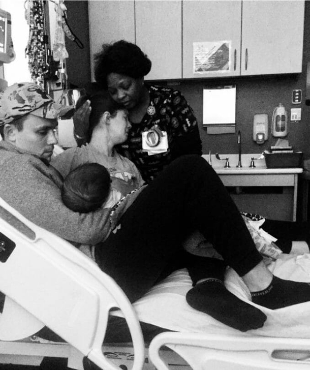 Struggling nurse attempted to be 'Sneaky', mom takes picture letting everyone know shes been caught - picture 6