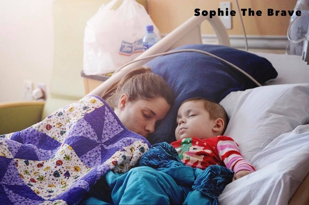 Struggling nurse attempted to be 'Sneaky', mom takes picture letting everyone know shes been caught - picture 7