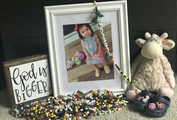Struggling nurse attempted to be 'Sneaky', mom takes picture letting everyone know shes been caught - picture 8