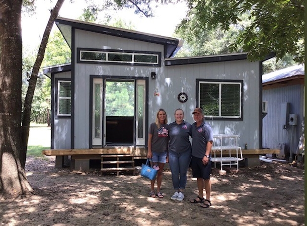 Students come together to build small homes to help homeless veterans - picture 2