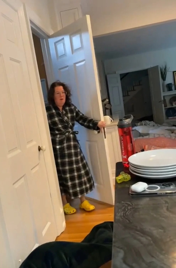 Students shock Principal in epic senior prank by sneaking and spending a night in her house - picture 3