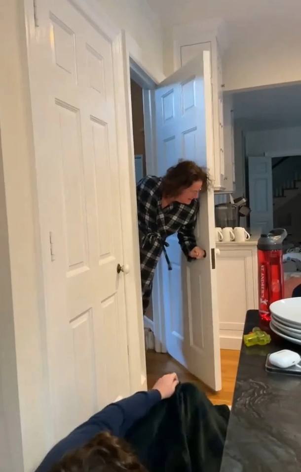 Students shock Principal in epic senior prank by sneaking and spending a night in her house - picture 4