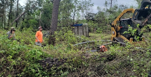 Suspected tornado damages veteran’s home on the exact day he takes his wife off life support - picture 3