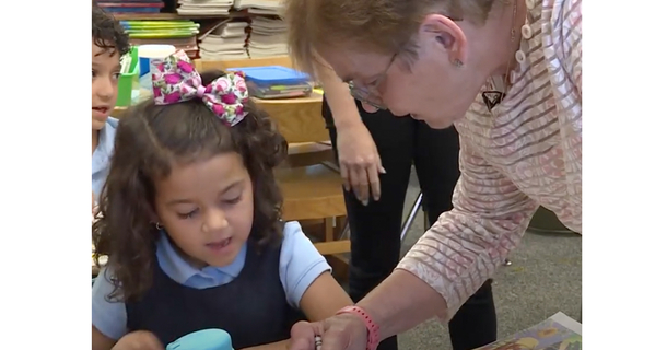 Teacher honors her 50th first day of 1st grade – “I always wanted to be a teacher” - picture 2