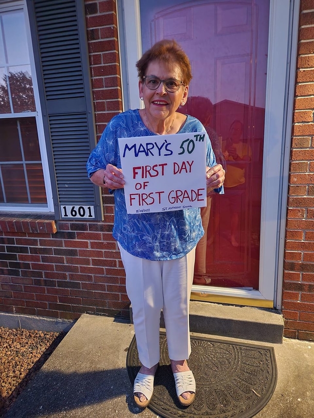 Teacher honors her 50th first day of 1st grade – “I always wanted to be a teacher” - picture 3