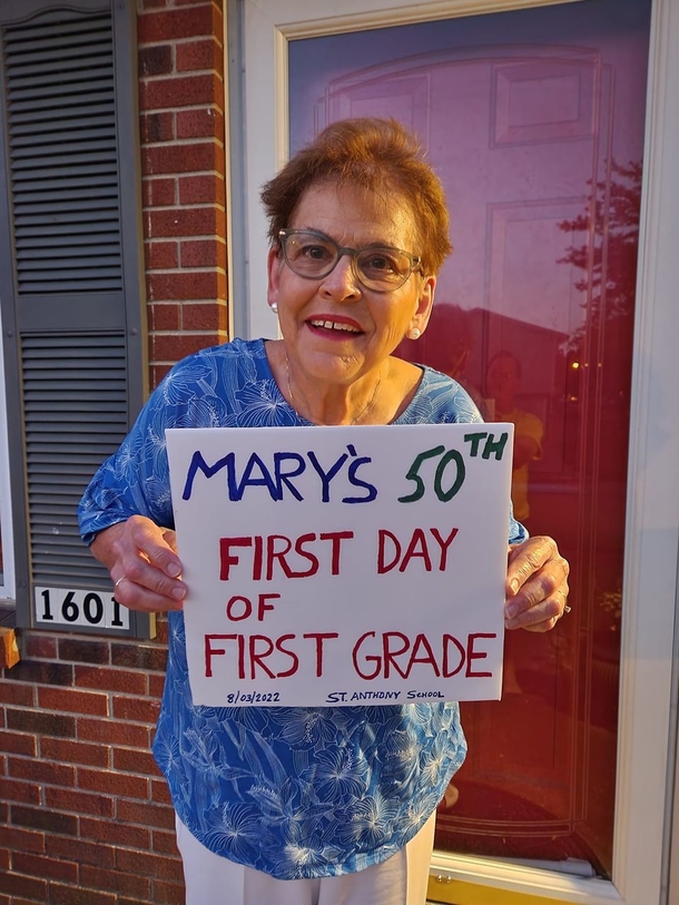 Teacher honors her 50th first day of 1st grade – “I always wanted to be a teacher” - picture 4