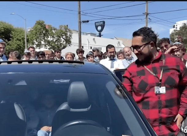 Teacher who rode the bus for 2 hours everyday, surprised by students with new car, gas, and insurance - picture 3