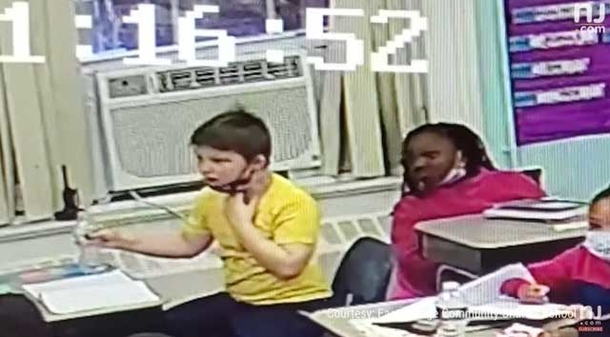 Teacher’s quick thinking saves the life of 3rd grade student who was choking on a water bottle cap - picture 2