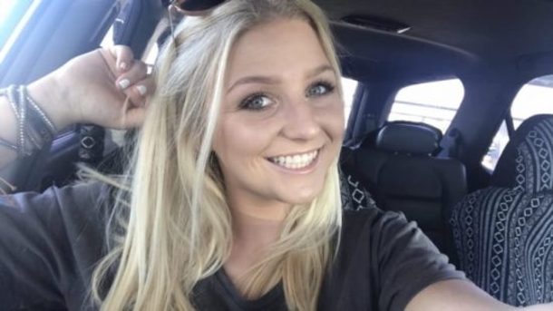 Teen Finds Dad Sitting In Strange Spot, When She Realizes Why, She Instantly Snaps A Picture - picture 5