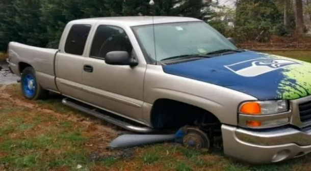 Teen Girl Stunned By Strange Noises Coming From Garage; Discovers Very Horrific Scene - picture 3