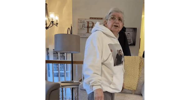Teen raises over $180k for 81-year-old Walmart worker so she can pay off her mortgage and finally retire - picture 3