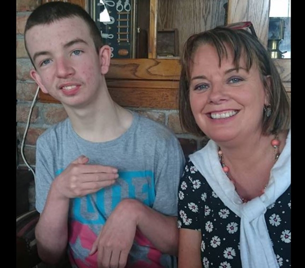 Teen Refuses To Get His Haircut, Barber Leads Him Into Car & Mom Captures Act On Camera - picture 2