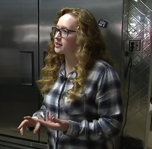 Teen sacrifices her college fund to pay for restaurant where she used to work as a dishwasher - picture 3
