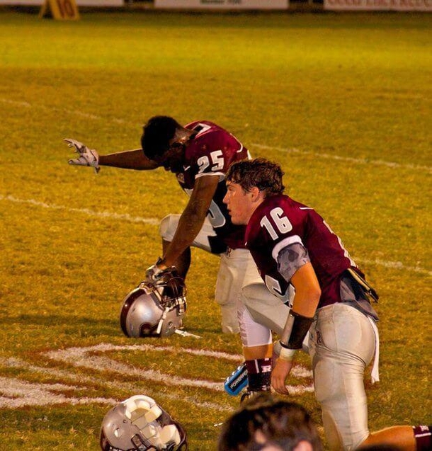 Teen Thought Everyone Was Looking At Injured Teammate, Had No Idea Someone Snapped This Photo Of Him - picture 2