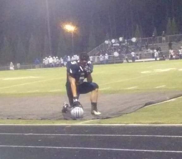 Teen Thought Everyone Was Looking At Injured Teammate, Had No Idea Someone Snapped This Photo Of Him - picture 3