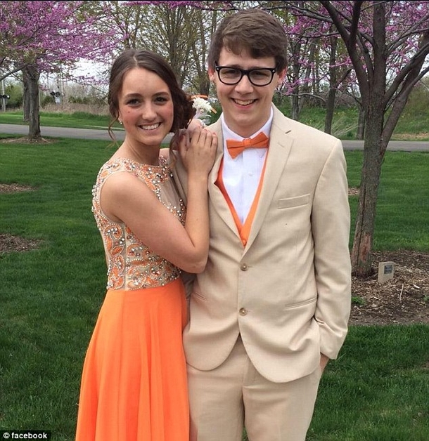 Teen Warns Others About Finding A Shirt On Her Car (Video) - picture 4