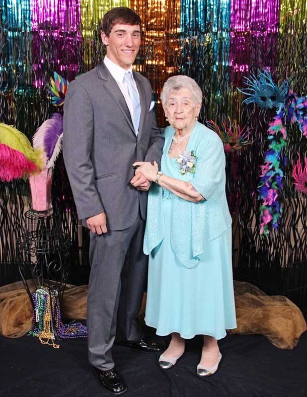 Teen's Prom Date Has Melted Everyone's Hearts - His 89-Year-Old Great-Grandmother! - picture 2