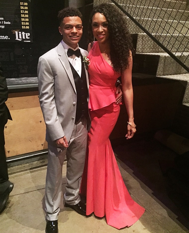 Teenage Boy's Friends Can't Quite Place His Prom Date, Then They Realize Why She Looks So Familiar - picture 4