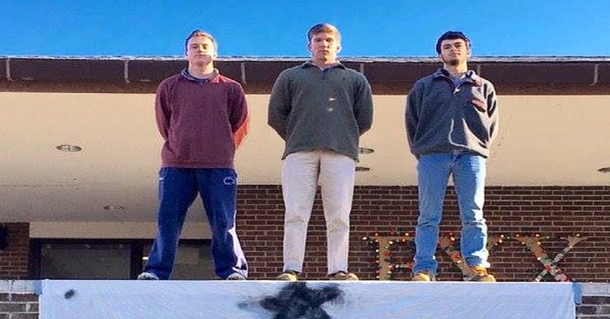 Tennessee Students Fight Back After Being Asked To Take Down Christmas Decorations - picture 2
