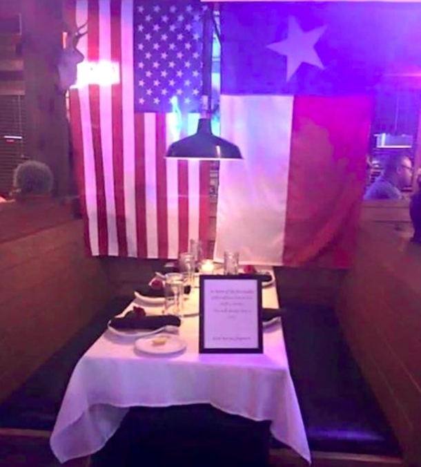 Texas Roadhouse Refuses To Let Family Sit At Booth, Then They Notice The Tablecloth - picture 7