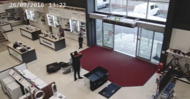 That Awkward Moment When A Clumsy Customer Knocks Over 4 Big-Screen TVs - picture 2