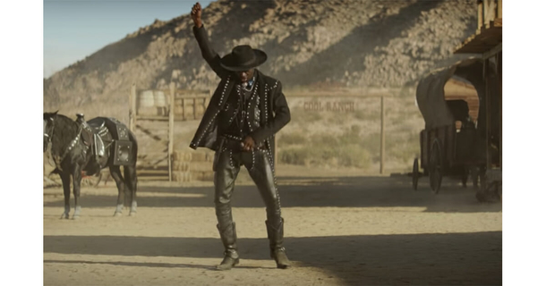 The famous Sam Elliott and Lil Nas X have cowboy dance off, internet goes crazy over it! - picture 2