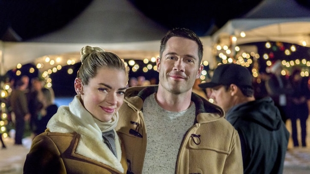The Hallmark Christmas Movie Schedule Is Here - picture 4