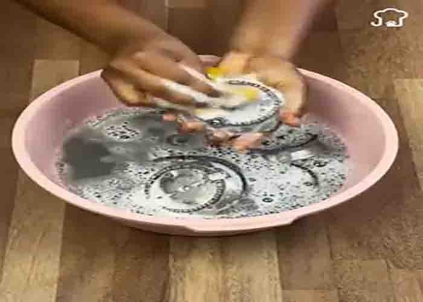 The Most Effective Way To Clean Stovetop Burners - picture 3