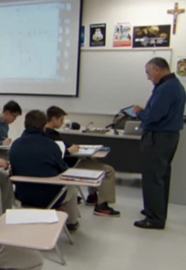 These Students Uncover The Secret About What Their Math Teacher Is Hiding, Exposes Him To Everyone - picture 3