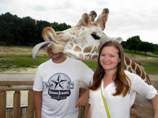 These Three Girls Were Too Busy Smiling For The Camera To Notice What One Of Their Boyfriends Saw. I Laughed So Hard I Thought I Would Die! - picture 15