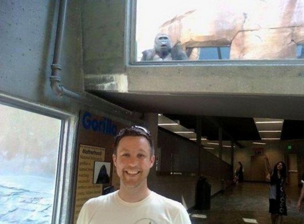 These Three Girls Were Too Busy Smiling For The Camera To Notice What One Of Their Boyfriends Saw. I Laughed So Hard I Thought I Would Die! - picture 20