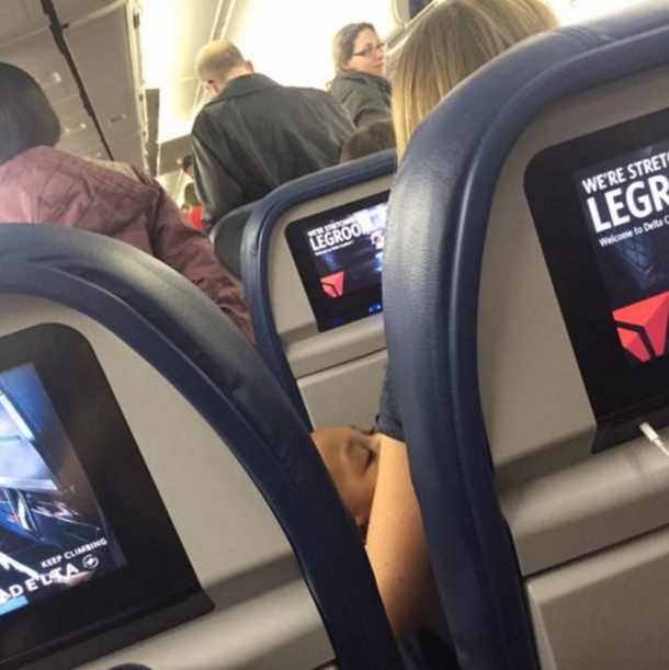 These Twins Were About To Be Tossed From Flight, Then Stewardess Hears Voice From The Back - picture 2