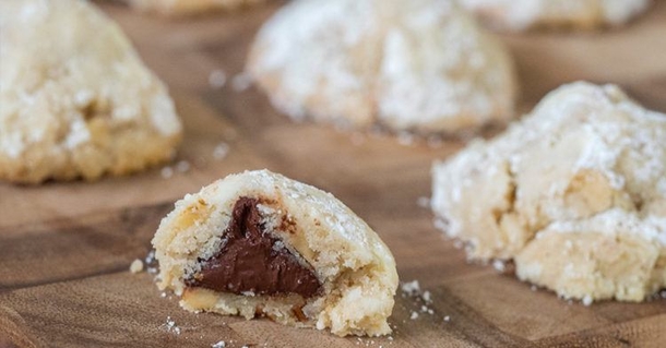 These "Secret Kiss" Holiday Cookies Will Be The Talk Of Your Next Holiday Party - picture 2