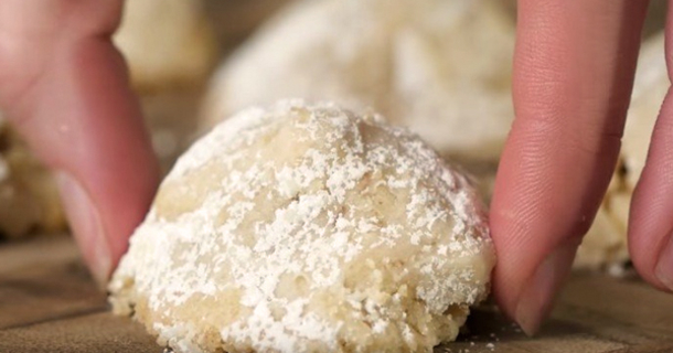 These "Secret Kiss" Holiday Cookies Will Be The Talk Of Your Next Holiday Party - picture 3