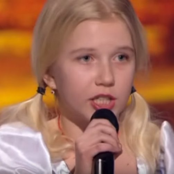 They all rolled their eyes as she said she is gonna yodel, once the music stars, everything changes... - picture 4
