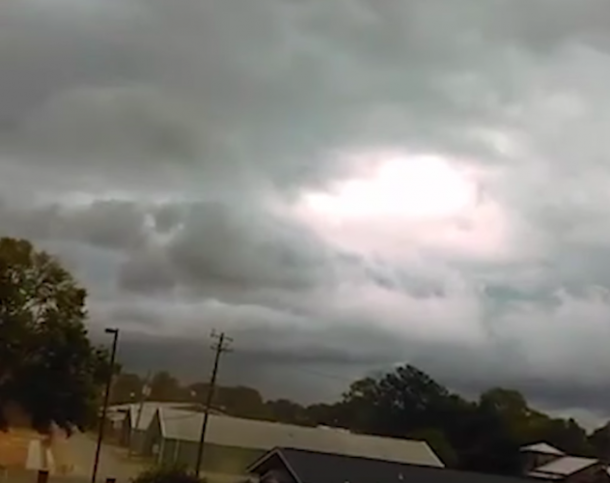 They Are Saying This Footage Is Proof Of God Watching Us, Others Say It's Fake, Wow! - picture 3