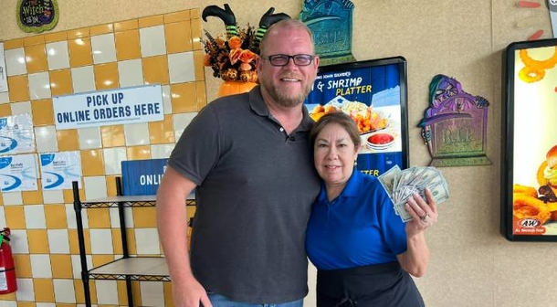 This $600 Mistake Was Gonna Cost This Man Alot. Watch What A Fast Food Worker Did For A Complete Stranger - picture 2