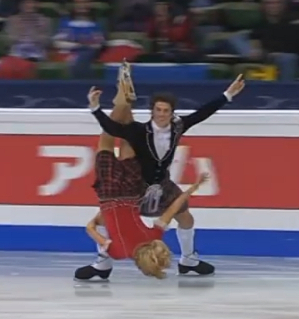 This Brother & Sister See One Another On The Ice, Attempt Risky Move That Has Everyone Losing Their Mind - picture 3