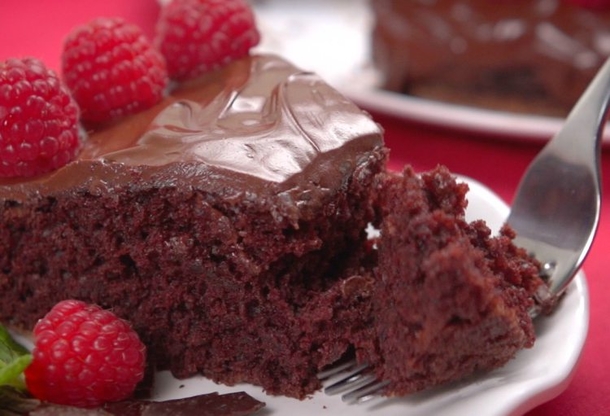 This Chocolate Cake Has No Eggs, Milk, Or Butter...  But The Result... Amazing! - picture 2