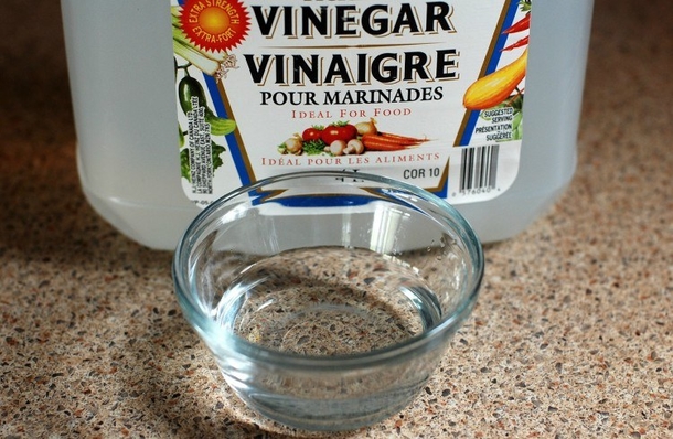 This Common Kitchen Item Is The Key To Fresher Towels, Whiter Whites, And More Laundry Solutions - picture 2