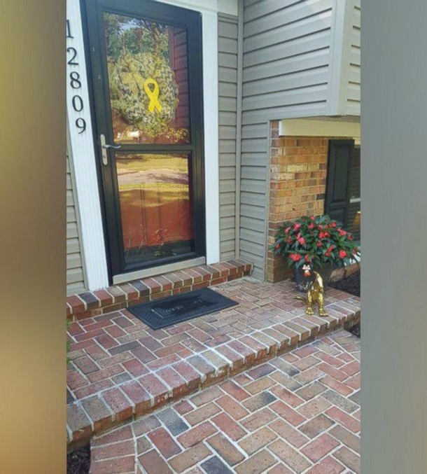 This First Day Of School Pic Goes Viral When People See What’s In The Shot - picture 3