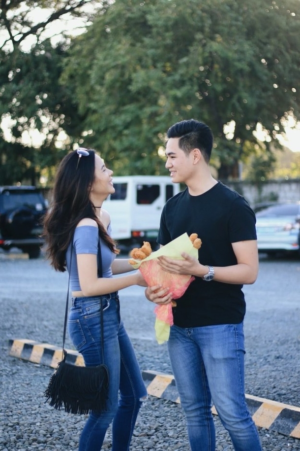 This Girl Said She Didn’t Like Flowers, So Her Boyfriend Bought Her A Bouquet Of Chicken Instead - picture 5