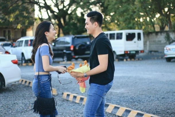 This Girl Said She Didn’t Like Flowers, So Her Boyfriend Bought Her A Bouquet Of Chicken Instead - picture 8