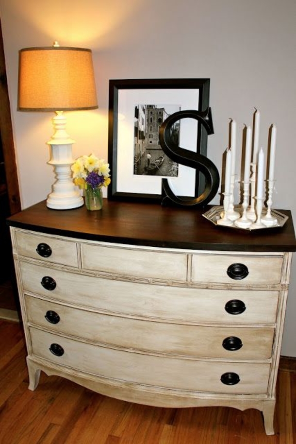 This is How To Use Vaseline To Distress Furniture - picture 4